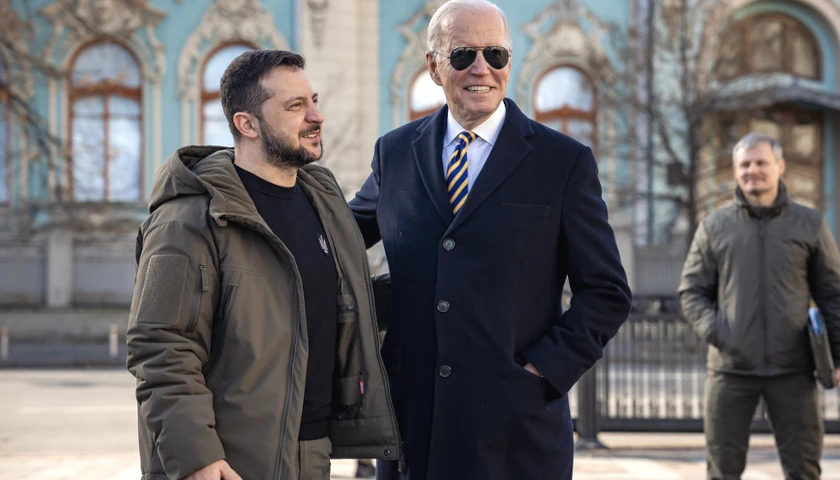 Presiden Joe Biden with Ukrainian president Volodymyr Zelenskyy